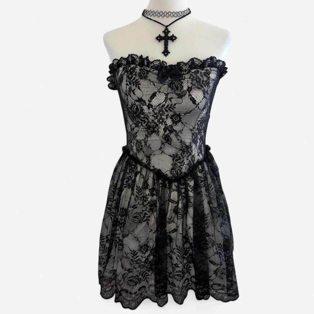 Gothic floral lace strapless mini dress